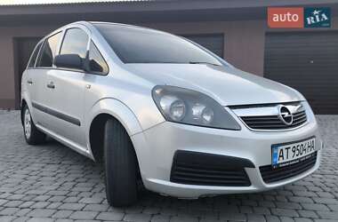 Минивэн Opel Zafira 2005 в Надворной