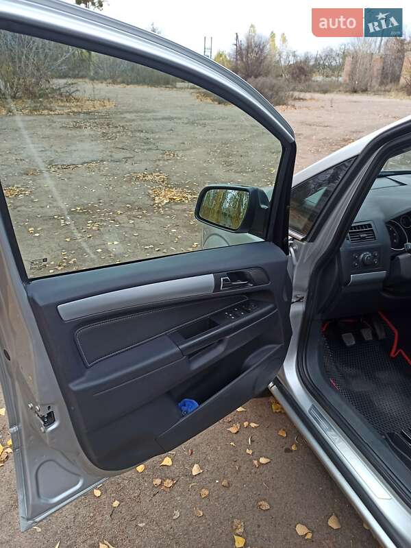 Минивэн Opel Zafira 2011 в Варве