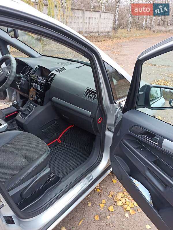Минивэн Opel Zafira 2011 в Варве