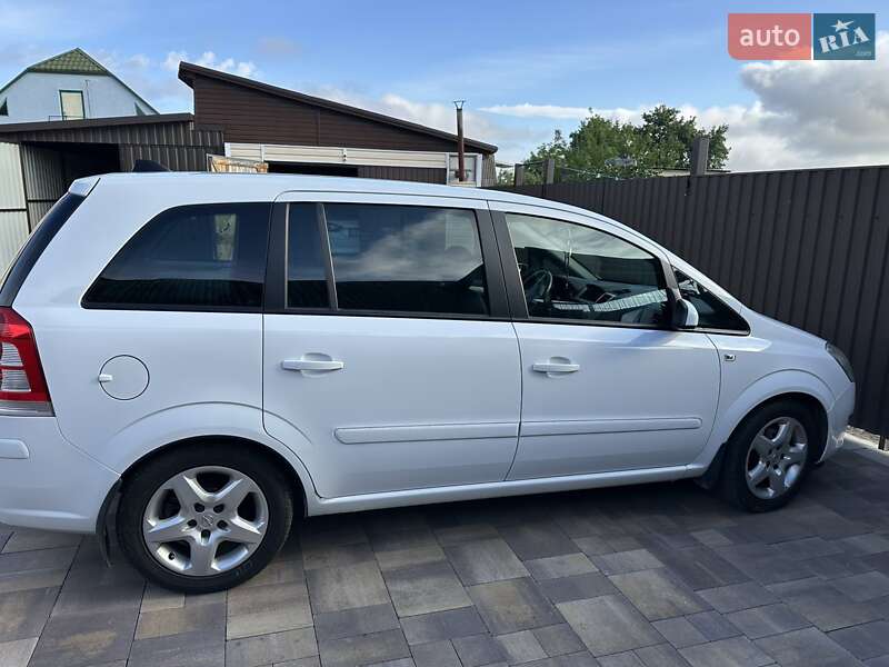 Минивэн Opel Zafira 2008 в Гостомеле