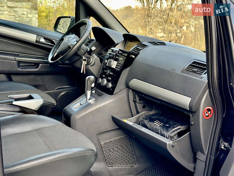 Минивэн Opel Zafira 2009 в Каменец-Подольском