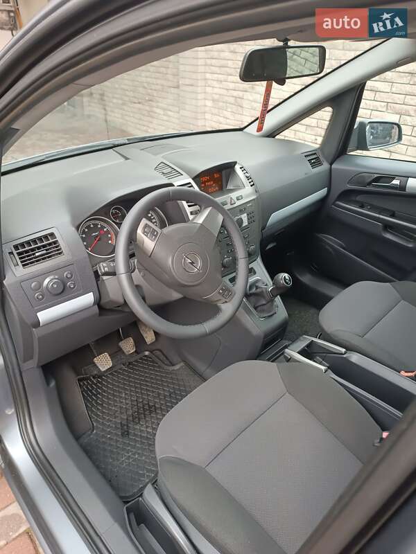 Минивэн Opel Zafira 2008 в Калуше