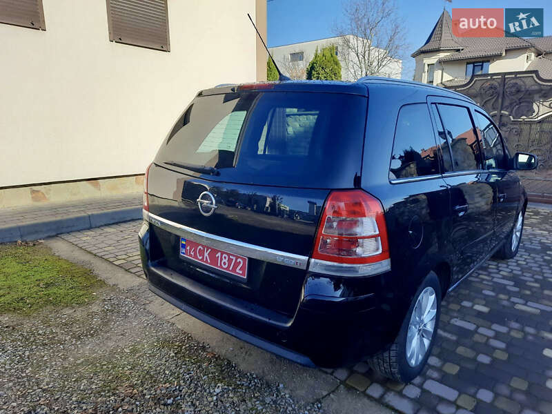 Минивэн Opel Zafira 2014 в Калуше