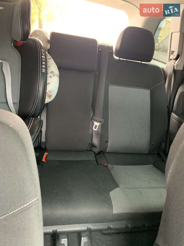 Минивэн Opel Zafira 2011 в Ровно