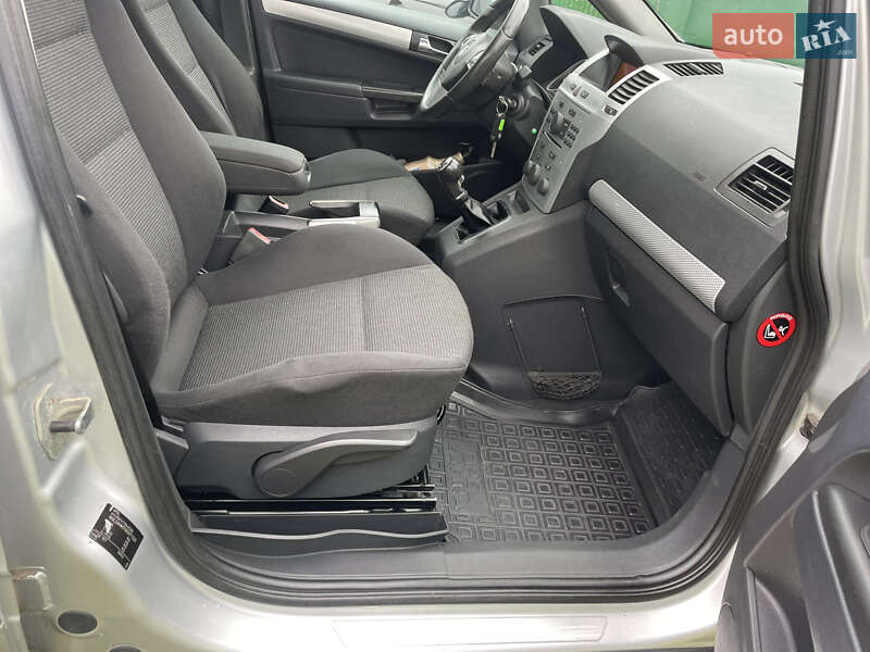 Минивэн Opel Zafira 2008 в Староконстантинове