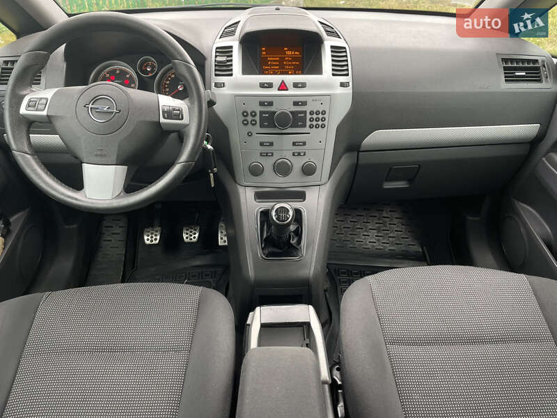 Минивэн Opel Zafira 2008 в Староконстантинове