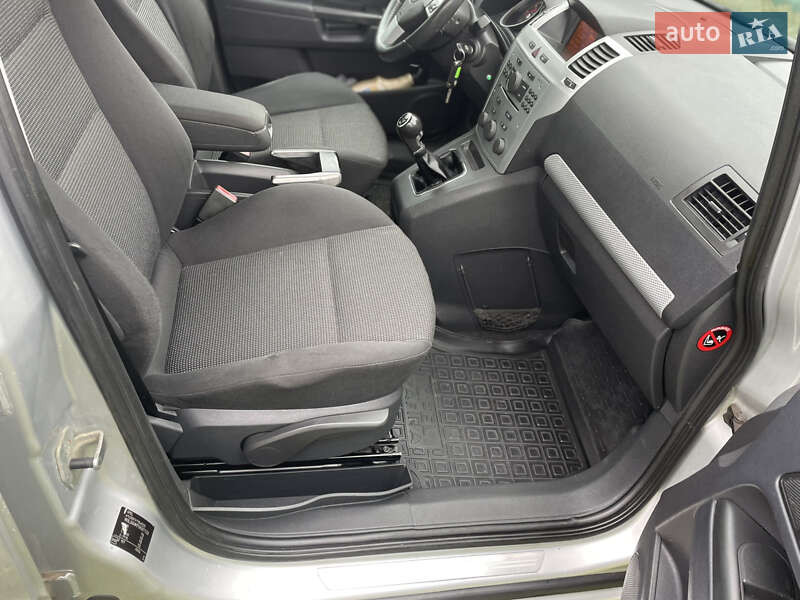 Минивэн Opel Zafira 2008 в Староконстантинове