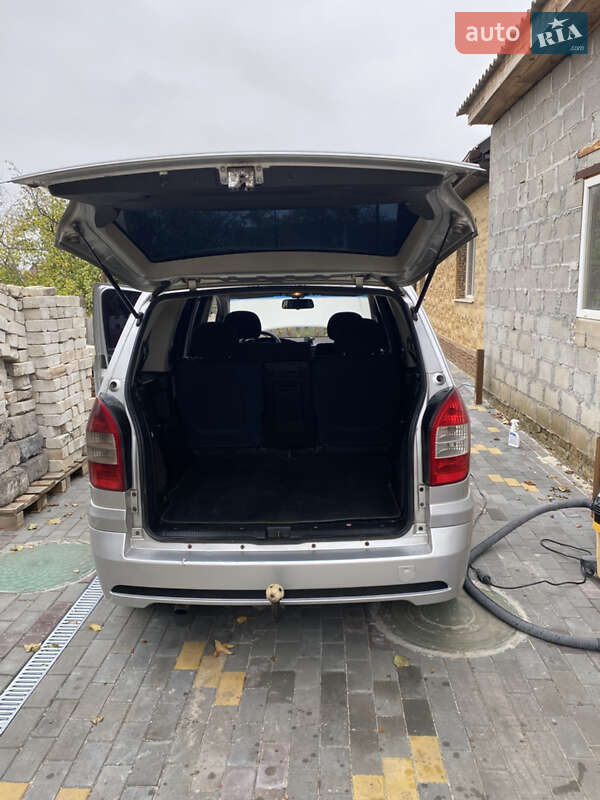 Минивэн Opel Zafira 2005 в Кривом Роге