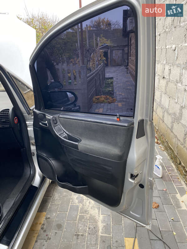 Минивэн Opel Zafira 2005 в Кривом Роге