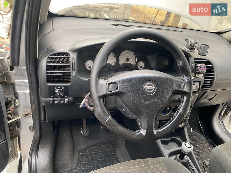 Минивэн Opel Zafira 2005 в Кривом Роге