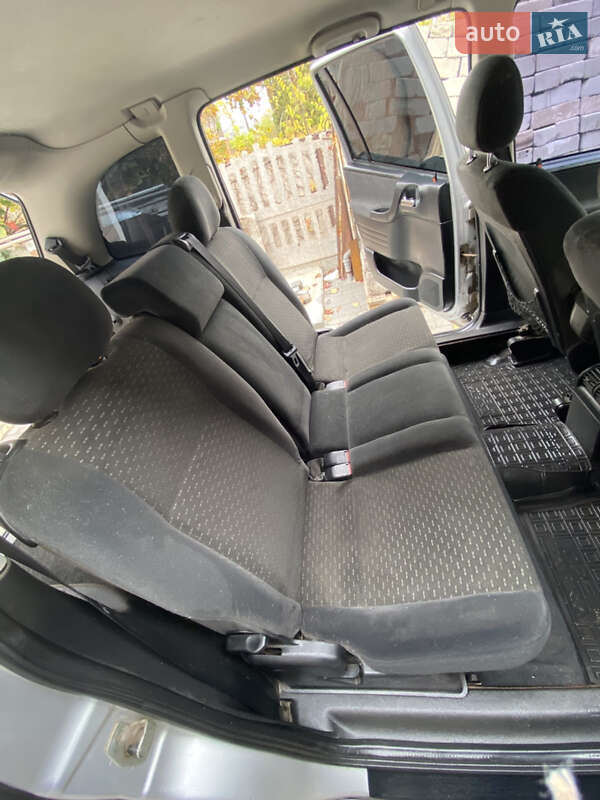 Минивэн Opel Zafira 2005 в Кривом Роге