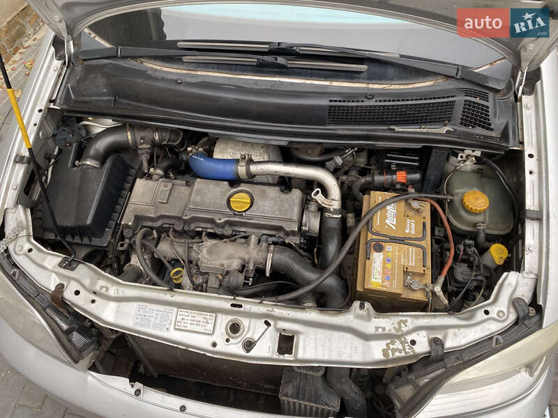 Минивэн Opel Zafira 2005 в Кривом Роге