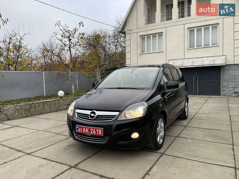 Мінівен Opel Zafira 2011 в Хотині