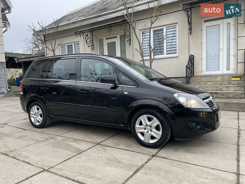 Мінівен Opel Zafira 2011 в Хотині