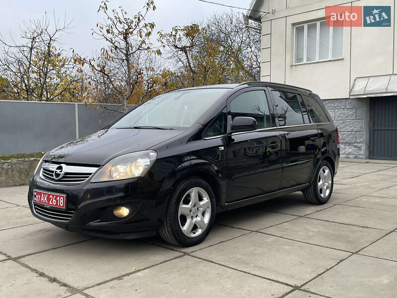 Мінівен Opel Zafira 2011 в Хотині