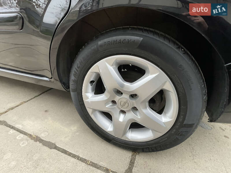 Мінівен Opel Zafira 2011 в Хотині