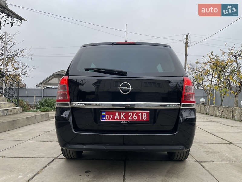 Мінівен Opel Zafira 2011 в Хотині