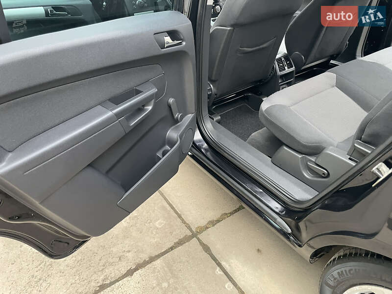 Мінівен Opel Zafira 2011 в Хотині