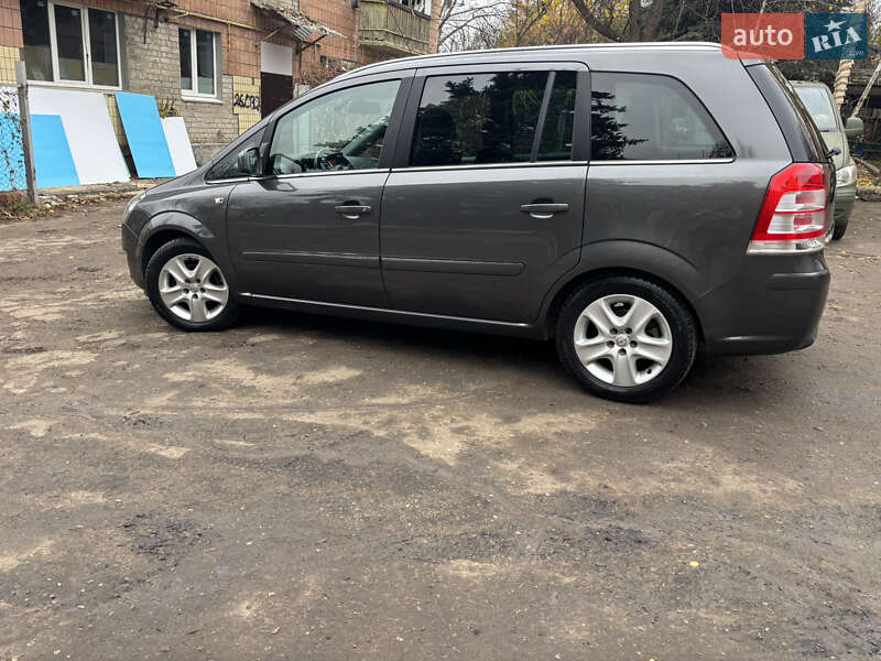 Opel Zafira 2011