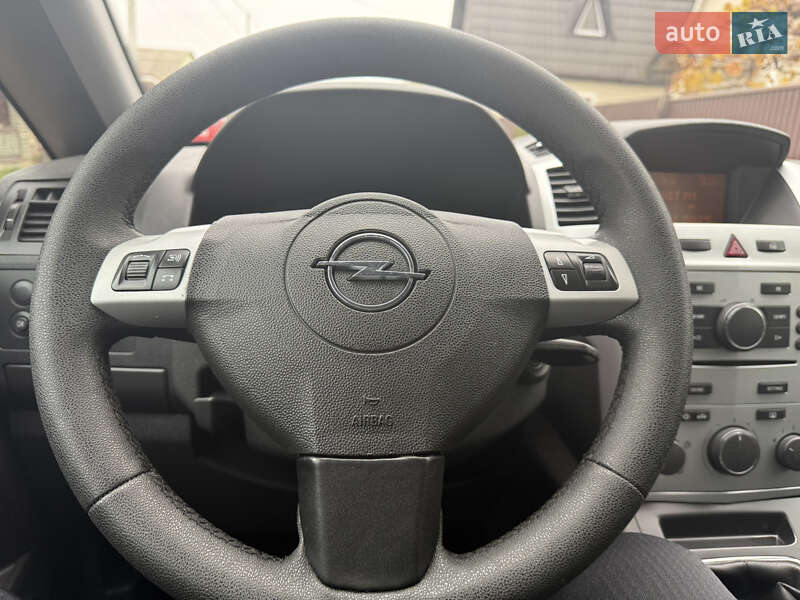 Минивэн Opel Zafira 2010 в Борисполе