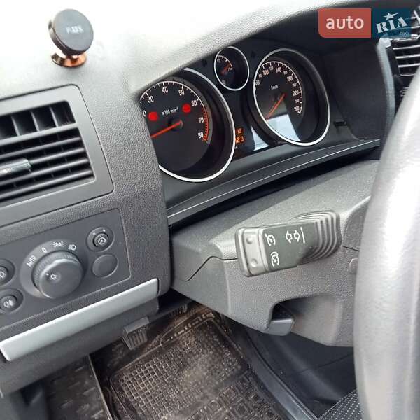 Минивэн Opel Zafira 2012 в Ровно