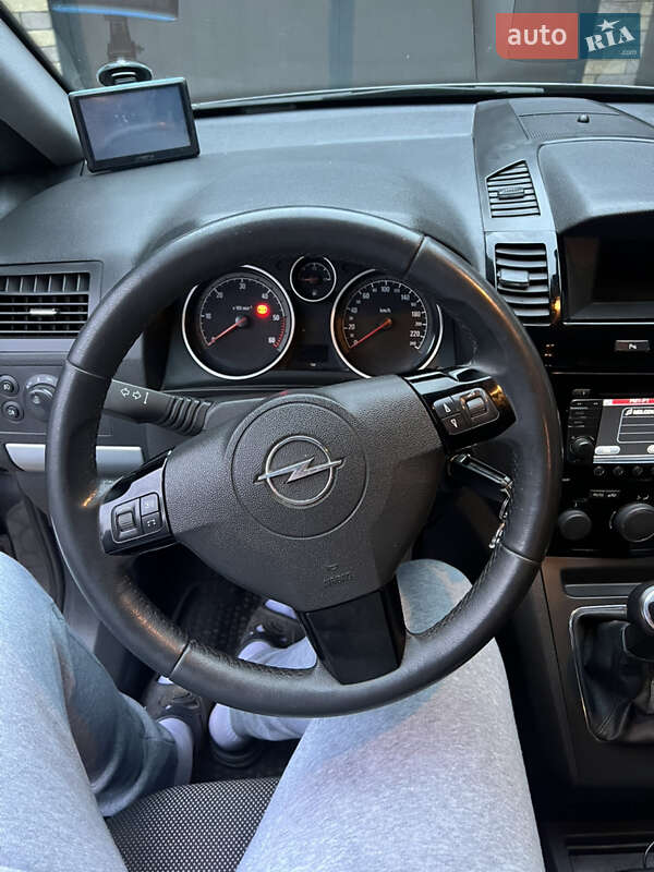 Минивэн Opel Zafira 2011 в Львове