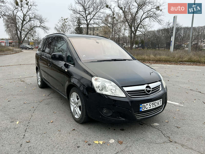 Минивэн Opel Zafira 2010 в Коростене
