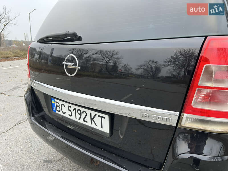 Минивэн Opel Zafira 2010 в Коростене