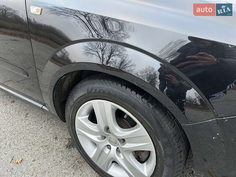 Минивэн Opel Zafira 2010 в Коростене