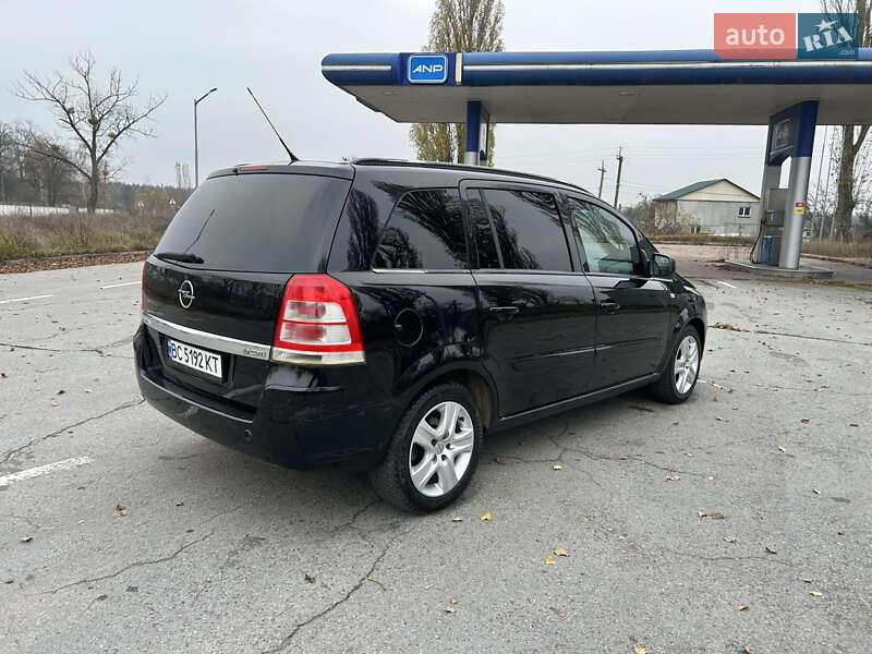Минивэн Opel Zafira 2010 в Коростене