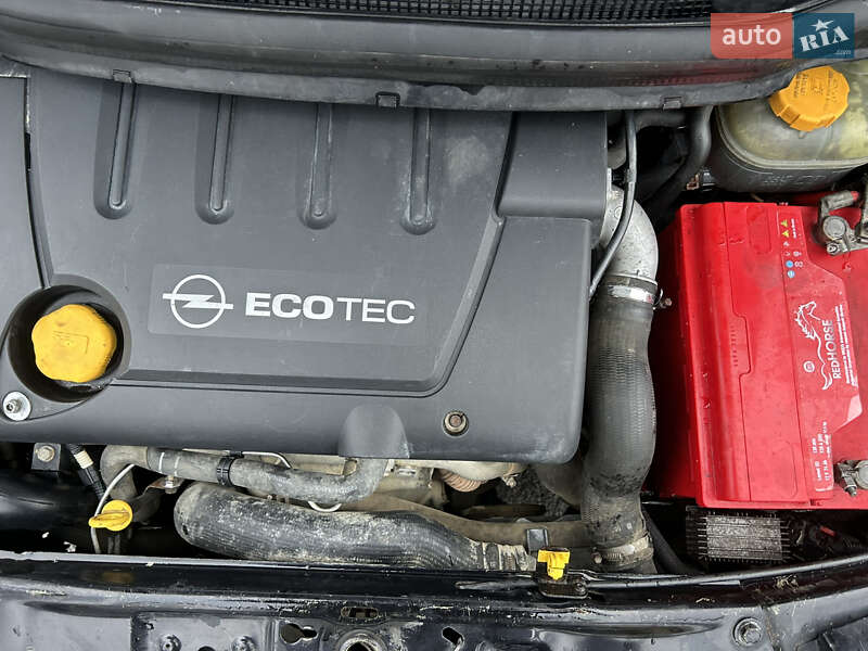 Минивэн Opel Zafira 2010 в Коростене