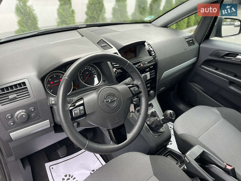 Мінівен Opel Zafira 2011 в Дрогобичі
