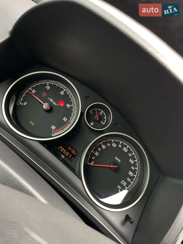 Мінівен Opel Zafira 2011 в Дрогобичі