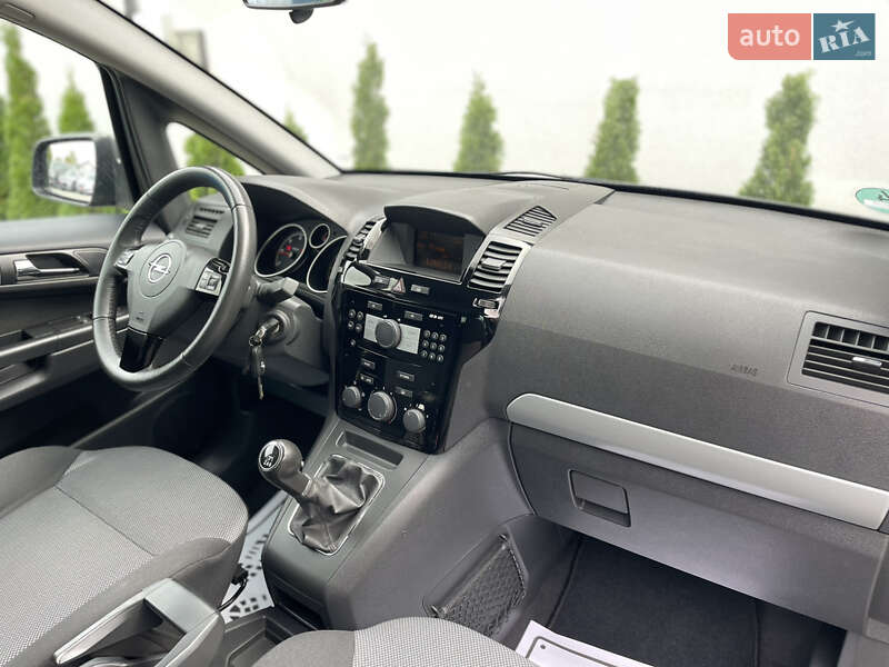 Мінівен Opel Zafira 2011 в Дрогобичі
