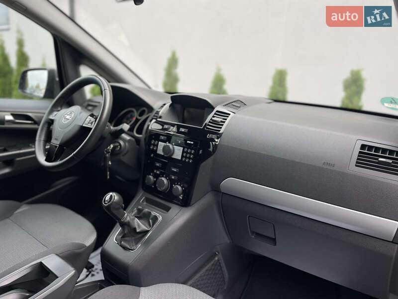 Мінівен Opel Zafira 2011 в Дрогобичі