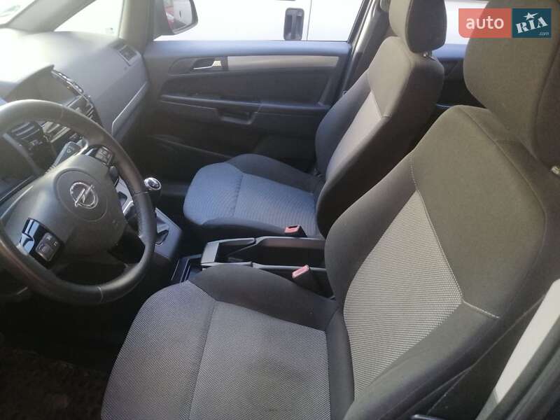 Мінівен Opel Zafira 2013 в Кропивницькому
