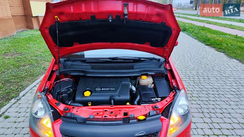 Мінівен Opel Zafira 2006 в Рівному