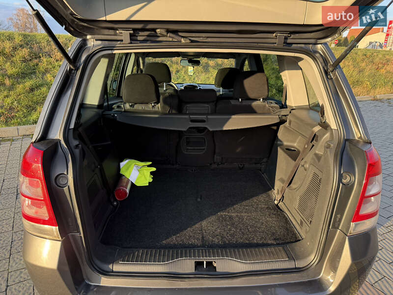Мінівен Opel Zafira 2011 в Стрию