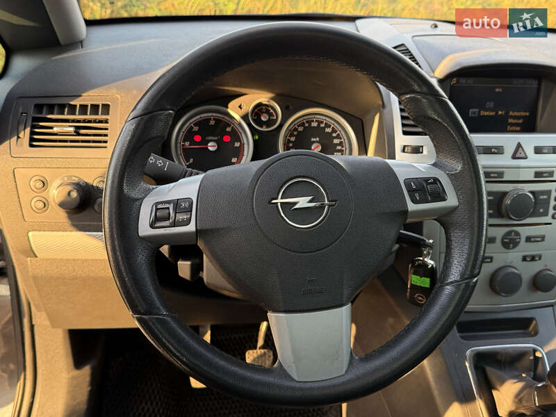 Мінівен Opel Zafira 2011 в Стрию