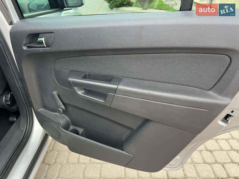 Минивэн Opel Zafira 2012 в Дунаевцах фото 24 Минивэн Opel Zafira 2012 в Дунаевцах