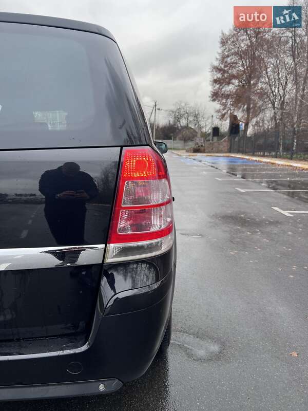 Минивэн Opel Zafira 2011 в Белогородке