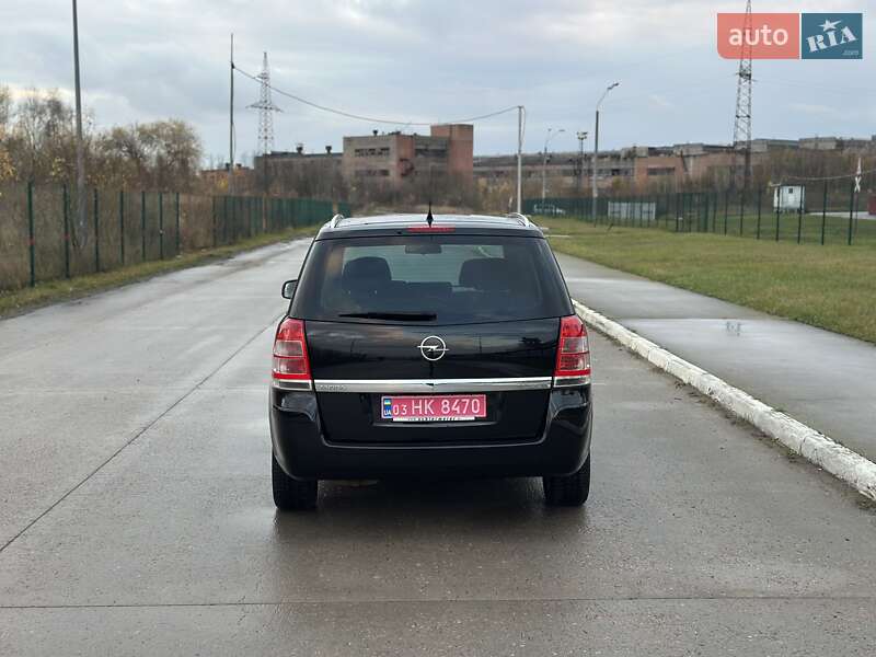 Минивэн Opel Zafira 2009 в Коростене
