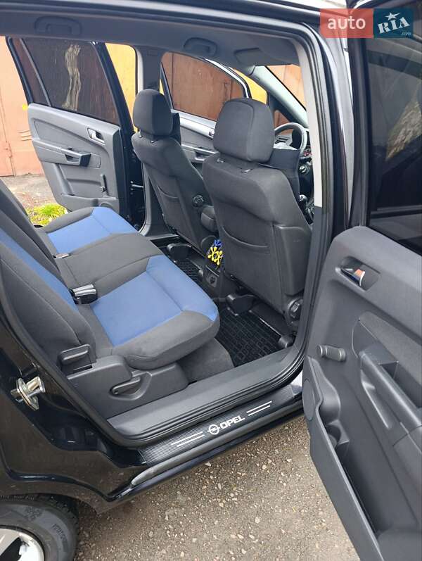 Минивэн Opel Zafira 2009 в Луцке
