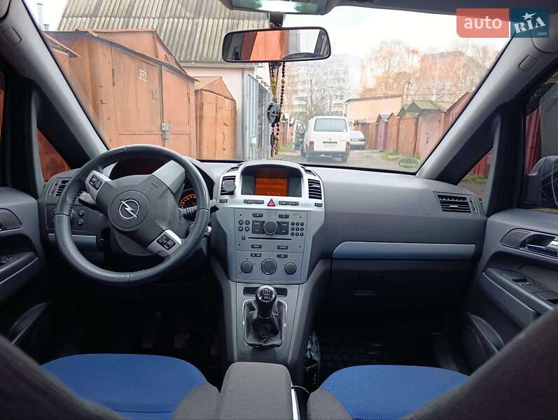 Минивэн Opel Zafira 2009 в Луцке