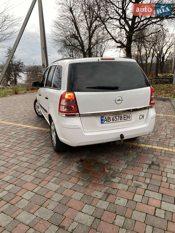 Мінівен Opel Zafira 2011 в Кропивницькому