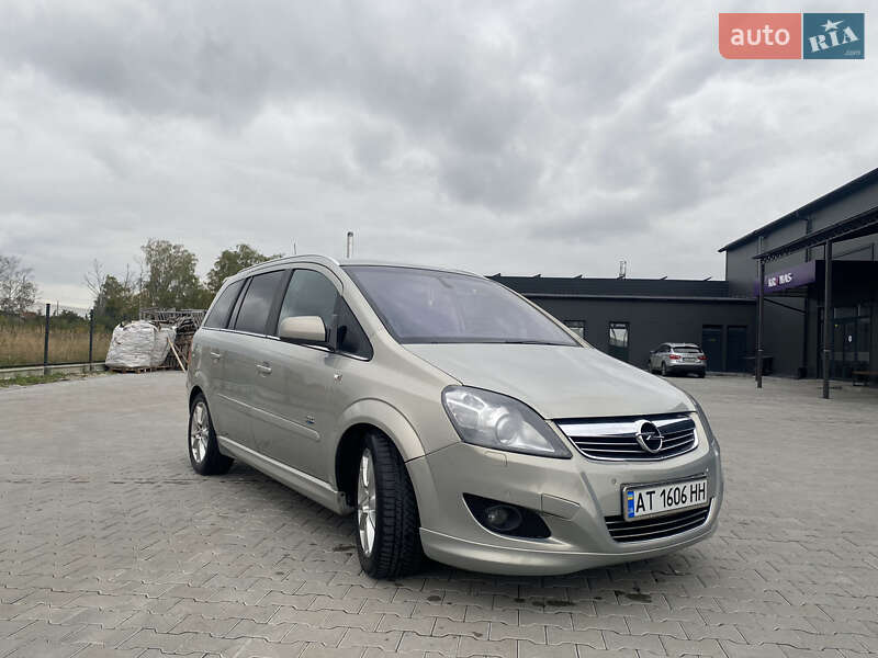 Минивэн Opel Zafira 2011 в Ивано-Франковске