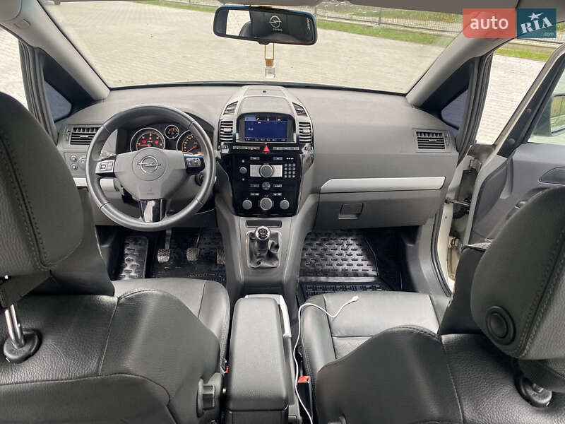 Минивэн Opel Zafira 2011 в Ивано-Франковске