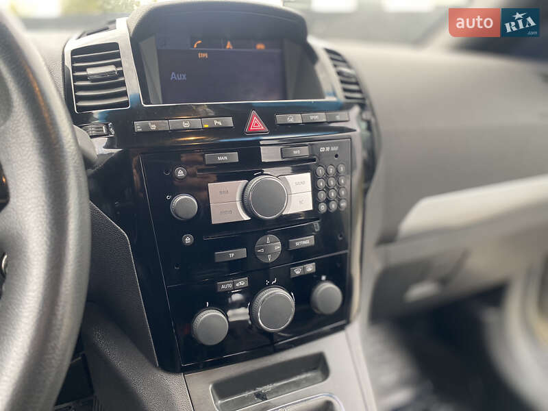 Минивэн Opel Zafira 2011 в Ивано-Франковске