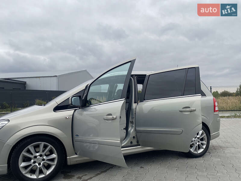 Минивэн Opel Zafira 2011 в Ивано-Франковске
