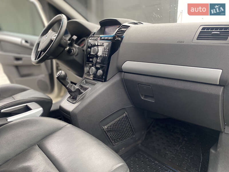 Минивэн Opel Zafira 2011 в Ивано-Франковске